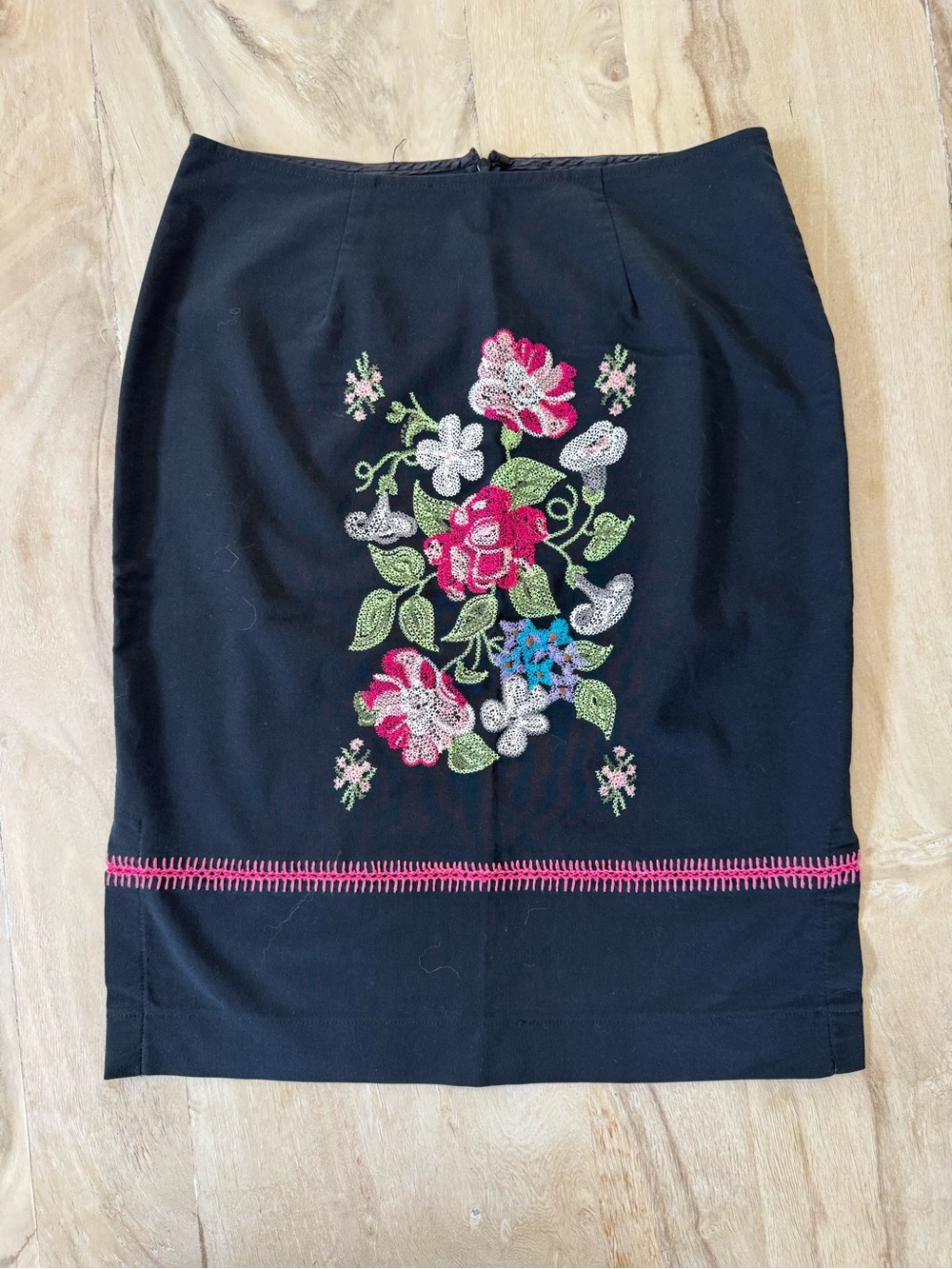 Vintage Black Floral Embroidered Pencil Skirt